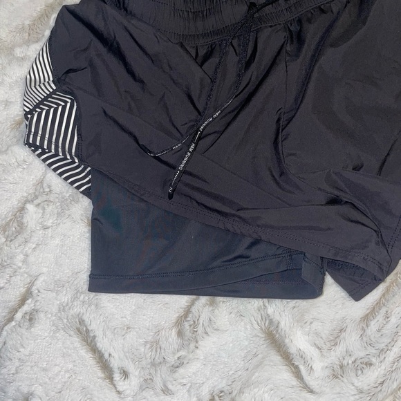 H&M Sport running shorts women size 8 - Picture 3 of 4